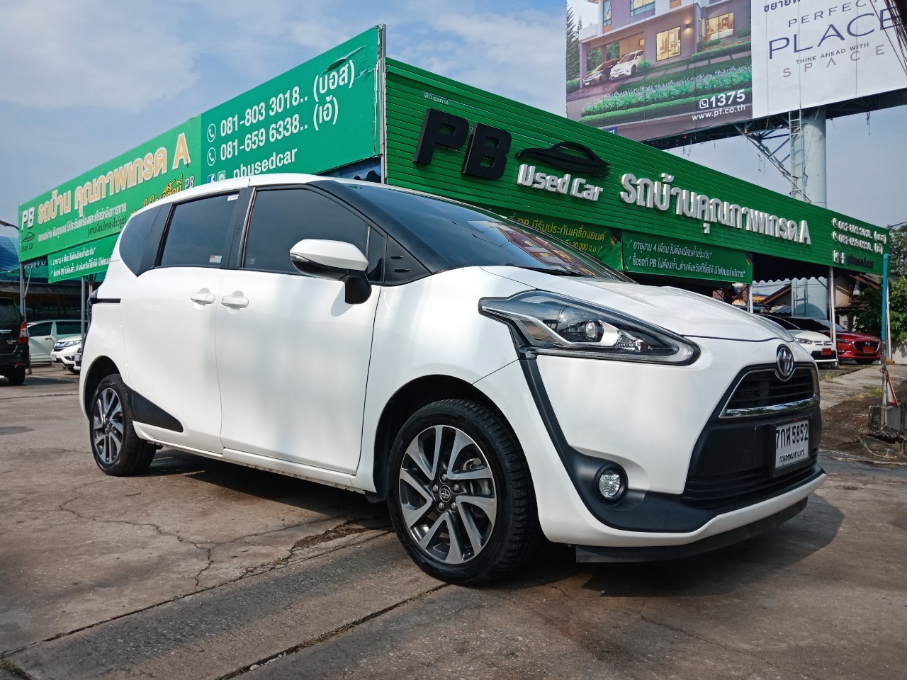 LINE_ALBUM_Toyota Sienta 1.5 สีขาว_220215_23